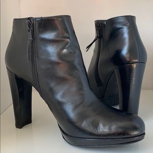 Stuart Weitzman Black Leather Booties, 7.5M